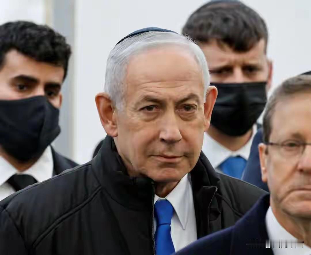 4月29日，内塔尼亚胡以安全事务为由，申请将腐败案听证会推迟3小时，被特拉维夫地