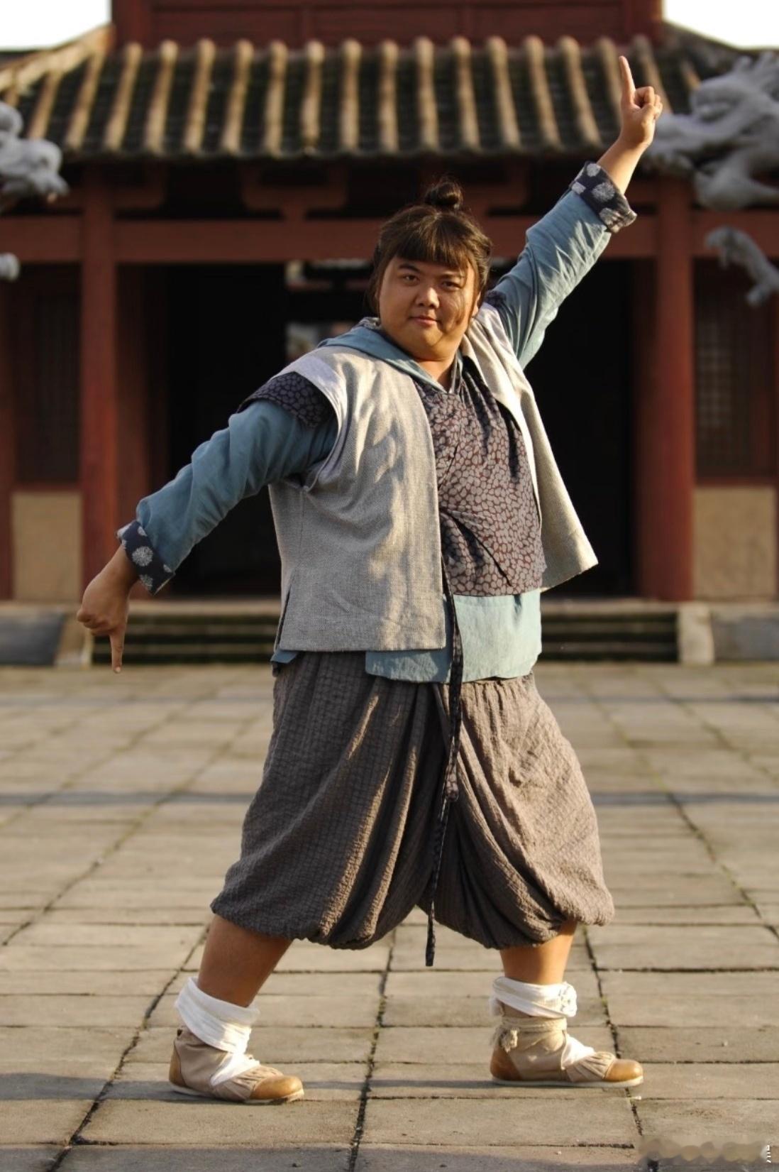 林子聪晒仙剑3花絮照 林子聪晒出了《仙剑奇侠传三》的花絮照，有“茂茂割肉”那一场