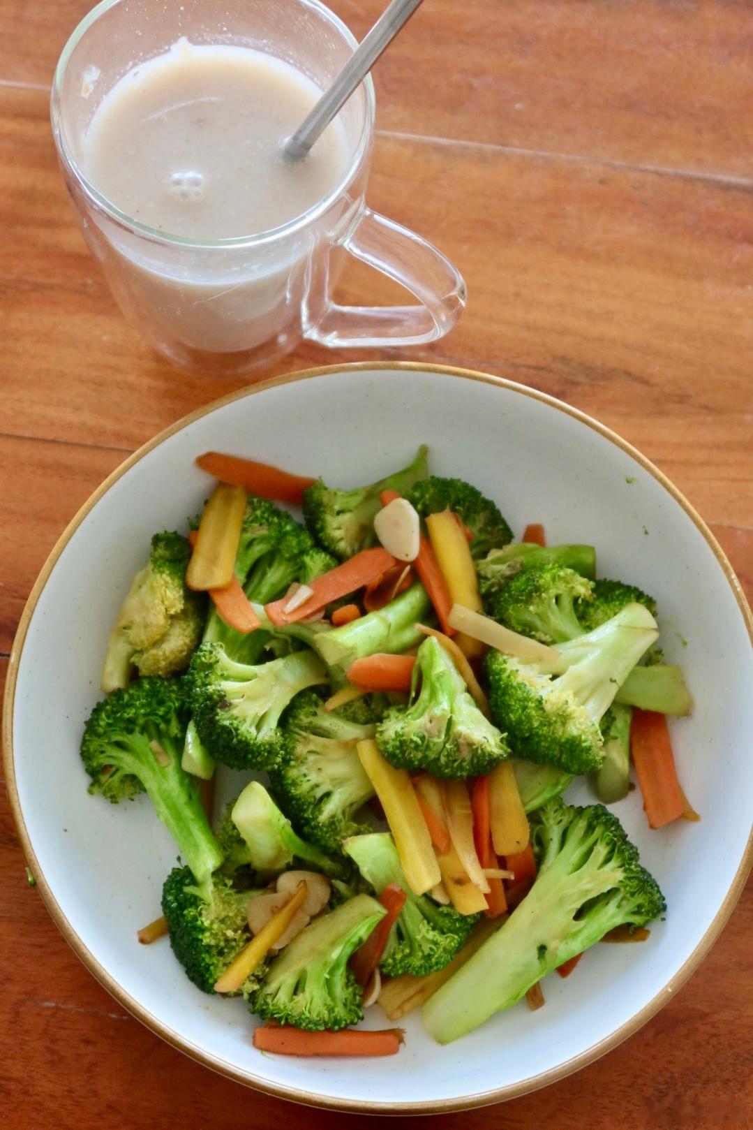 抗炎饮食day65✅控制压力也是抗炎的一部分早餐：西蓝花🥦炒胡萝卜🥕、温水冲