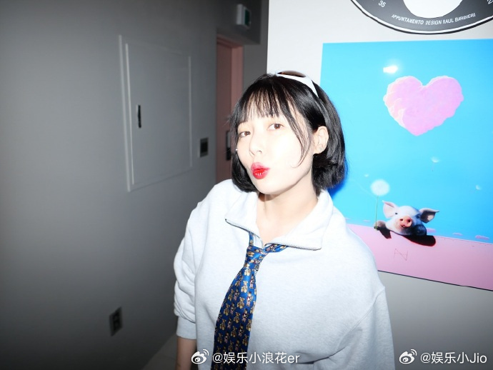 泫雅否认了怀孕泫雅在ins上贴出了几张照片，并附上了