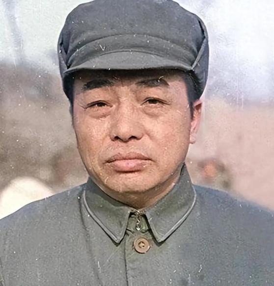 在解放战争和抗美援朝中，彭老总为什么都不用自己的老部下。[无辜笑]

解放战争打