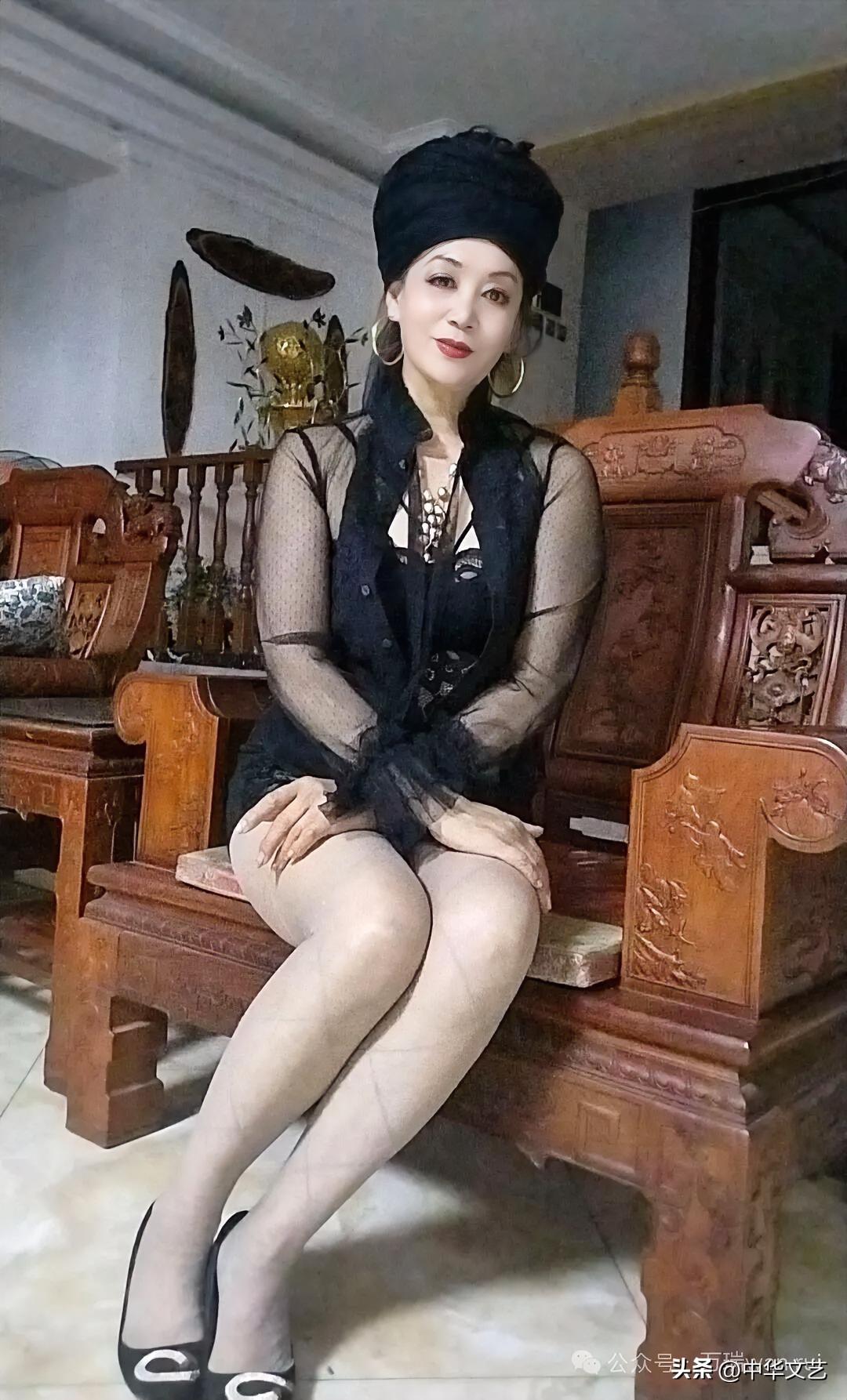 神秘的黑色，朦胧中的美感，到位的搭配点缀黑色在穿搭过程中基本不会出错，也不会亮眼