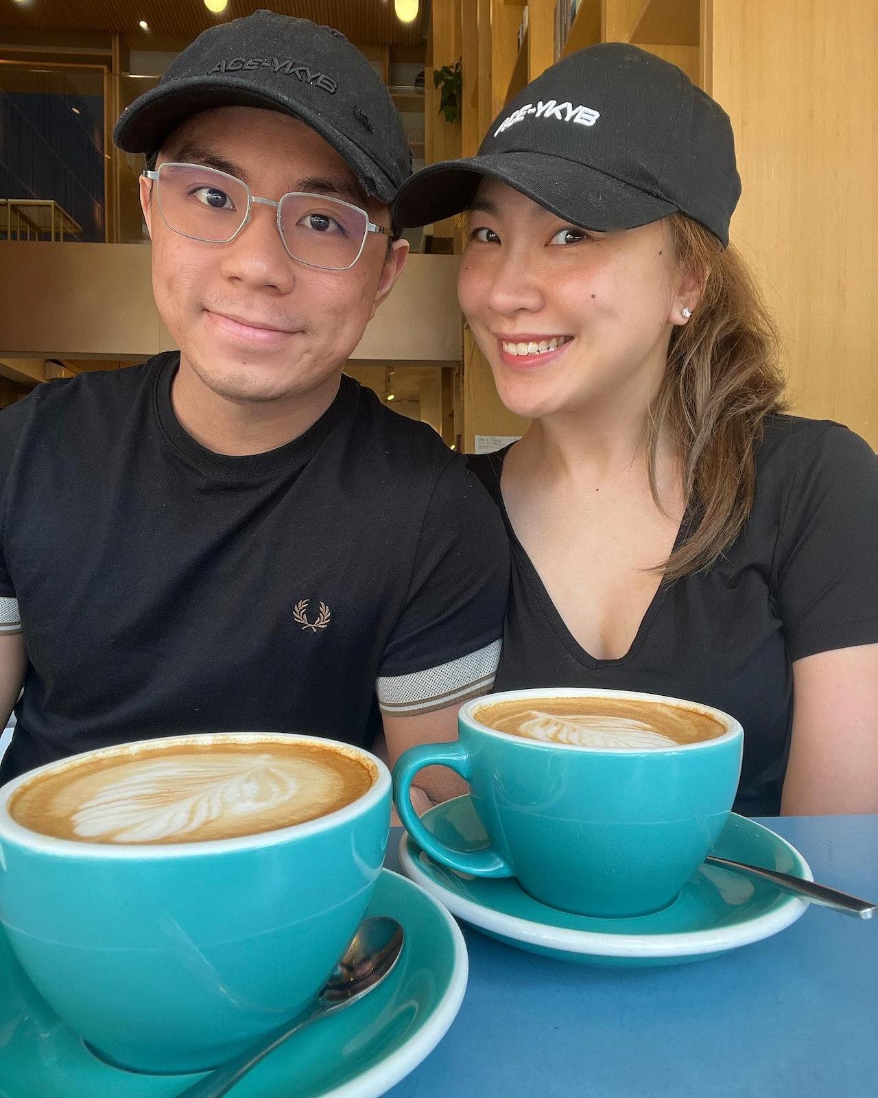 TVB绿叶女儿与新欢游日本，离婚不到一年谱姐弟恋，男方斯文年轻
TVB资深绿叶罗