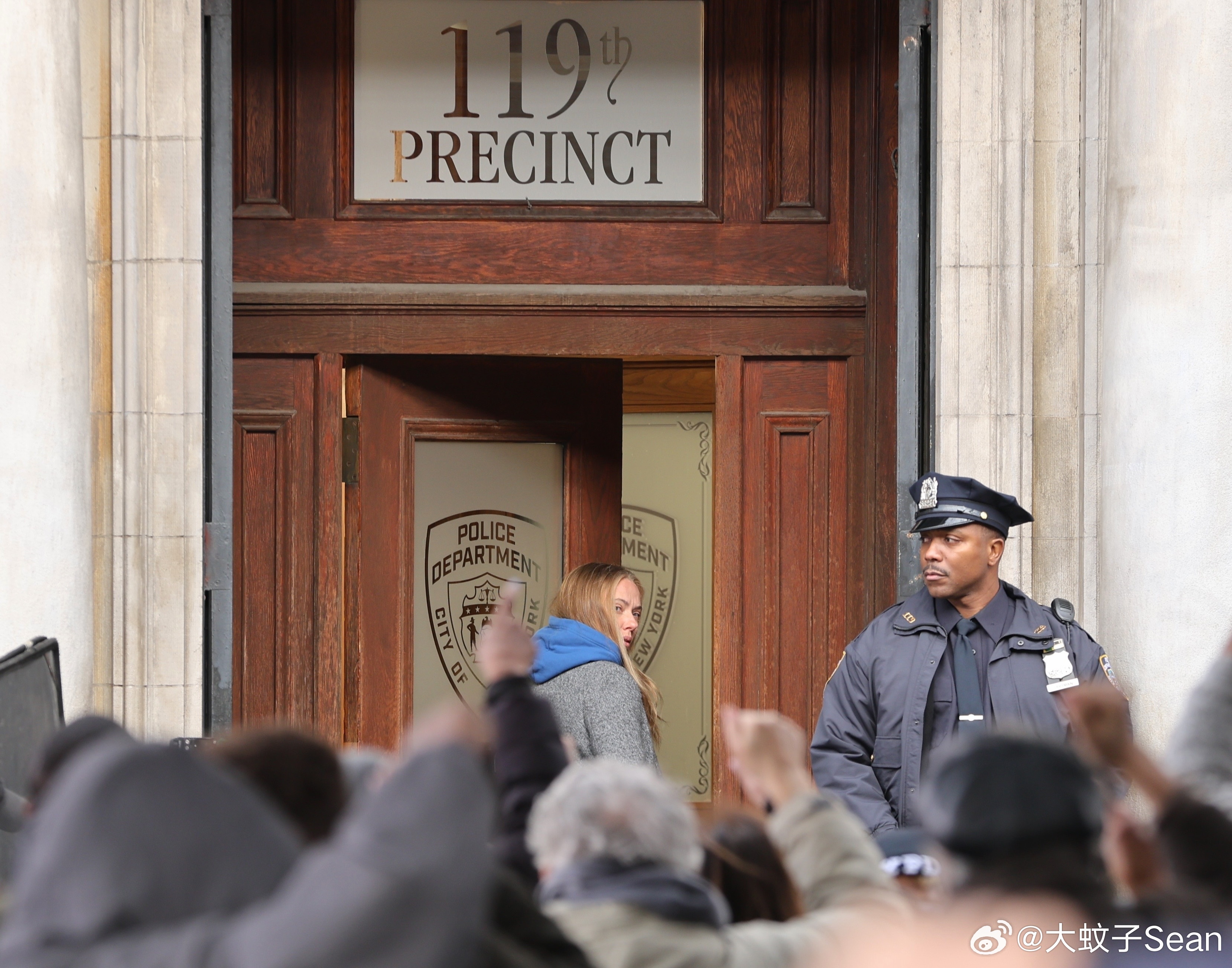 scarlett johansson斯嘉丽约翰逊继续在纽约拍摄重启版《驱魔人》，