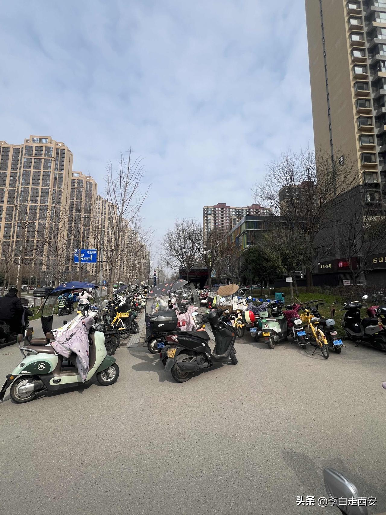 城市地铁🚊发展带动起来的行业

电瓶车，可能规划者也没想到，

地铁口带火的不