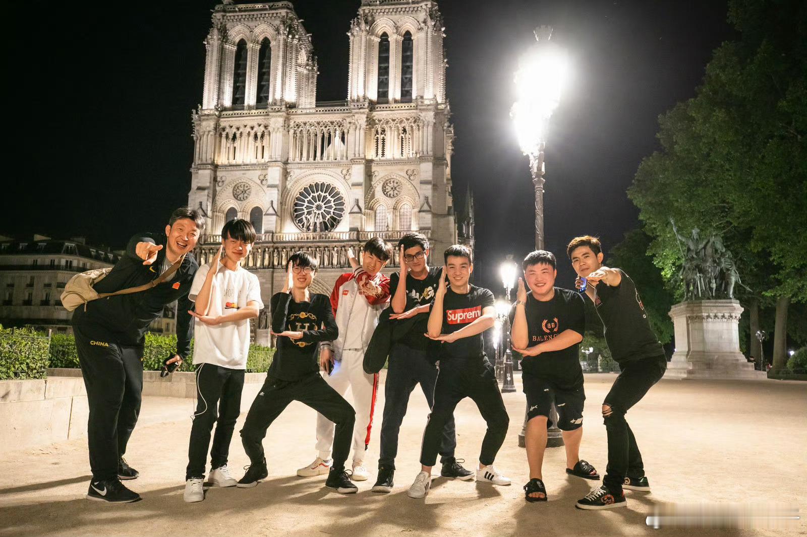 Karsa宣布退役 那支RNG里举右手的人全都退役了。英雄联盟