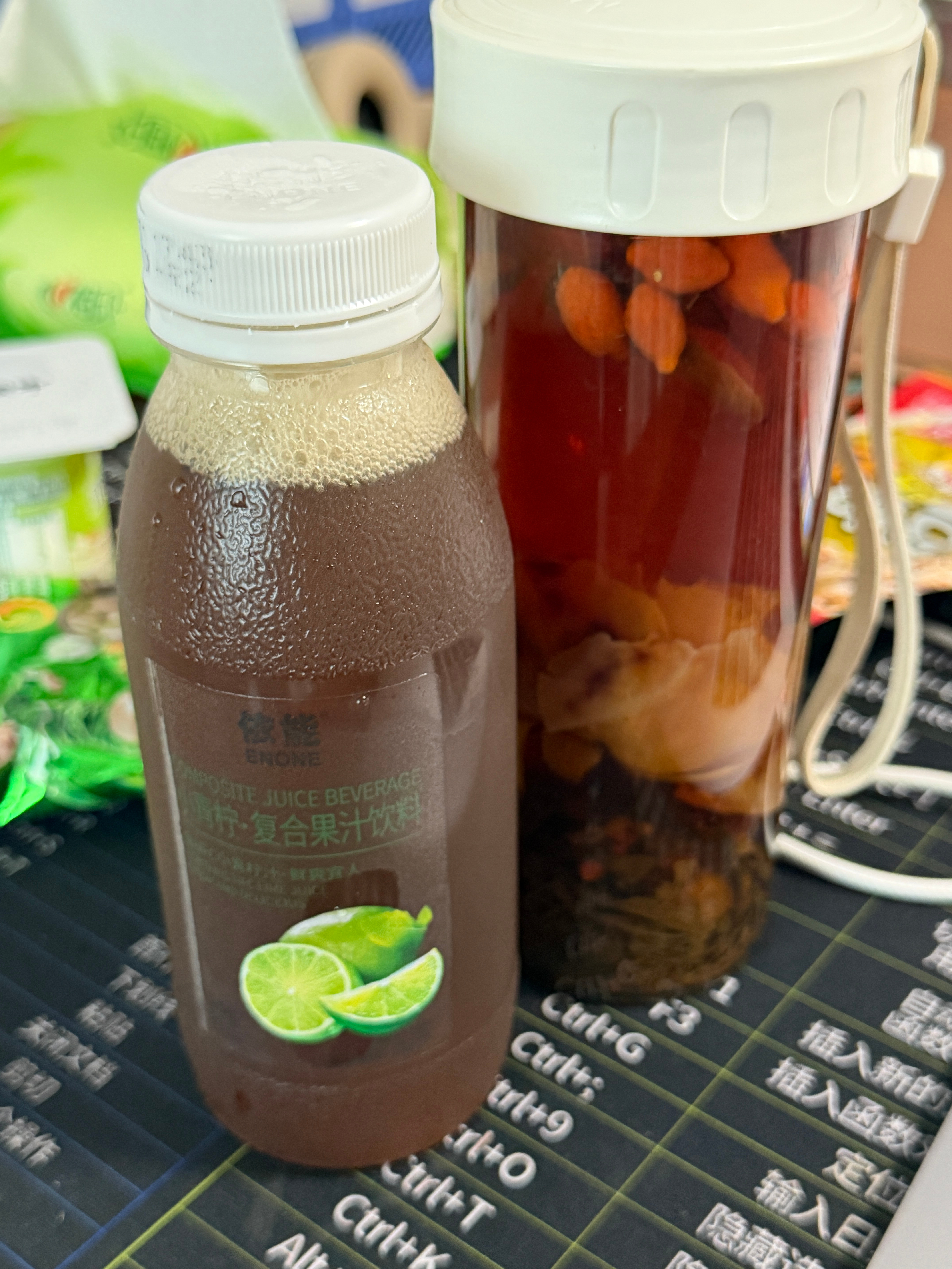感觉又回到小时候小时候上学包里会被我妈放很多水果、酸奶、小零食现在长大了去实习的