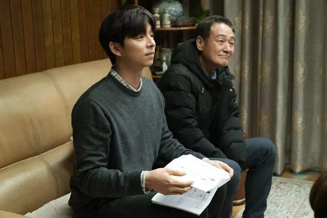 粉丝投稿（一个让我笑着笑着就哭了的日常）：
我父亲，79岁。从60岁退休那天起，