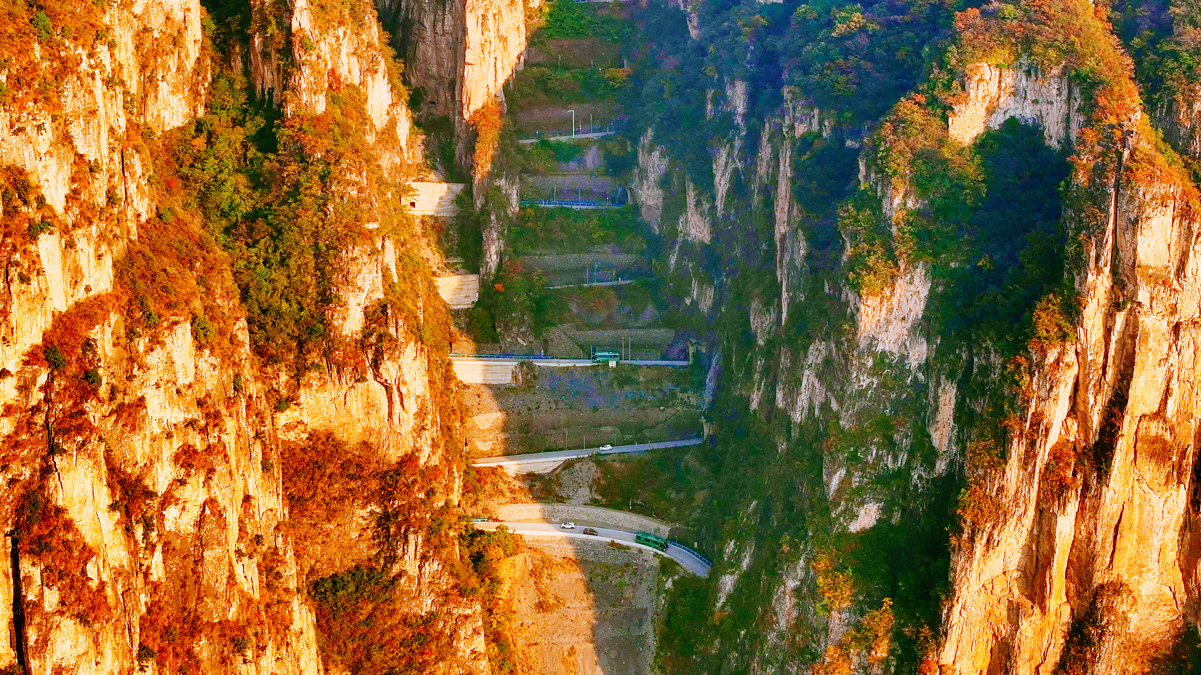 山路十八弯，来云台山，一定要来“云上天路—叠彩洞”看看！ ​​​