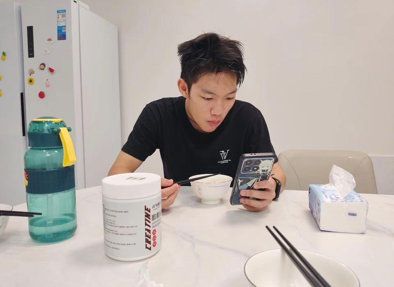高考分数马上出来了，刚带儿子做好视力矫正，又发现有色弱，看了一下学校的招生章程，