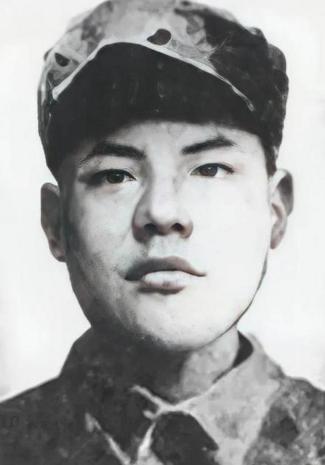 1943年，仅25岁的八路军科长被俘，日军把他带到华丽住所，还找来美女和他同房，