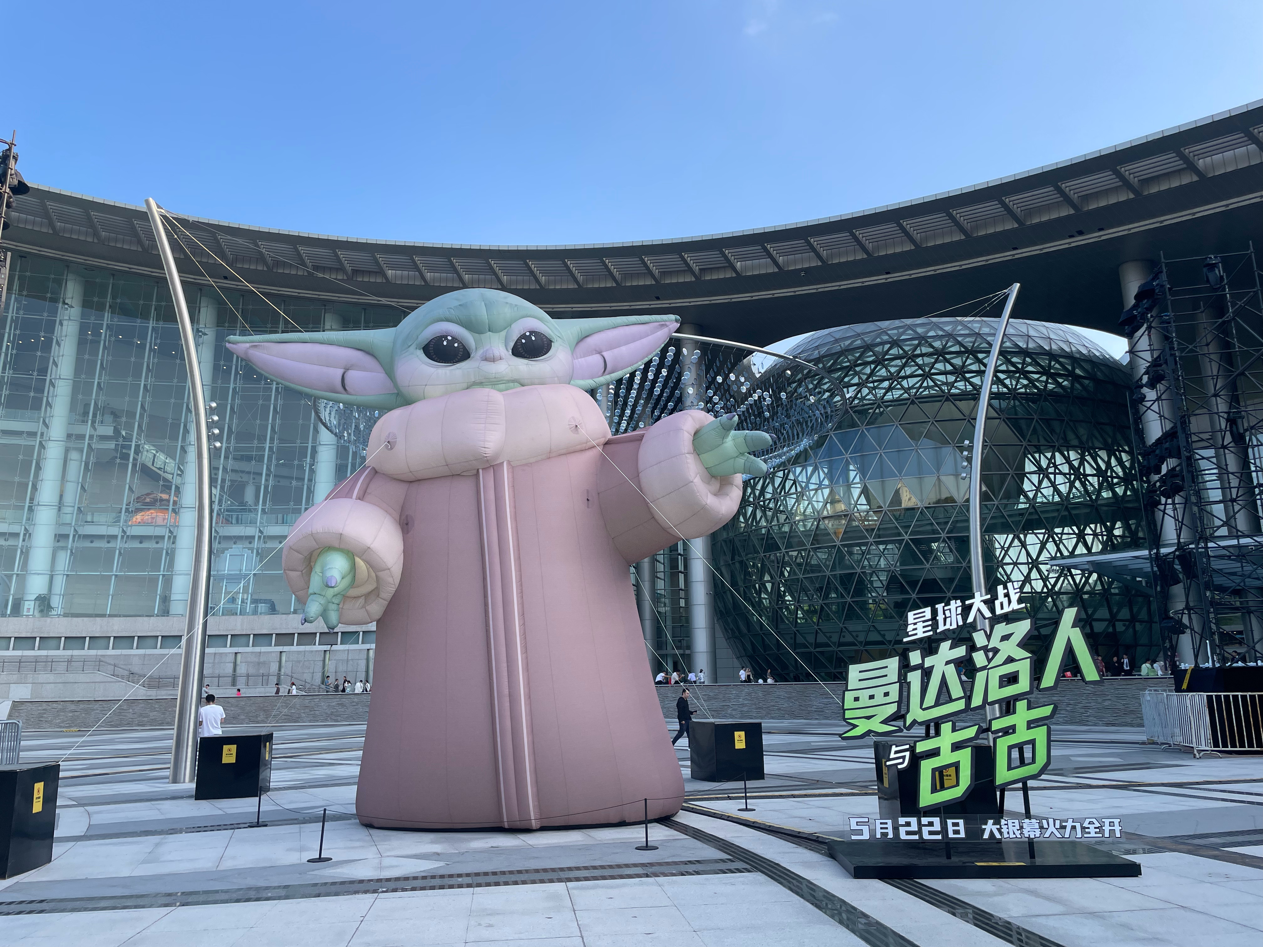 星球大战:曼达洛人与古古 中国首映礼归来！导演乔恩·费儒真的懂星战！整部影片节奏