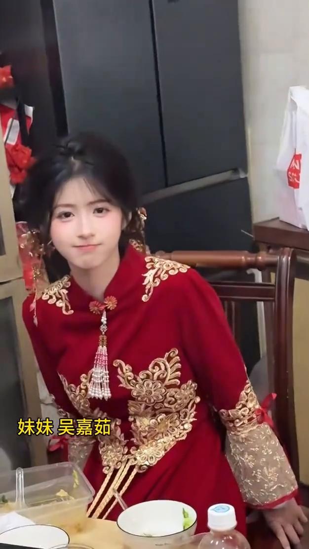 终于回潮汕老家啦。
给大家介绍一下我的三个妹妹：妹妹吴嘉茹，大姐吴秋茹，二姐吴双