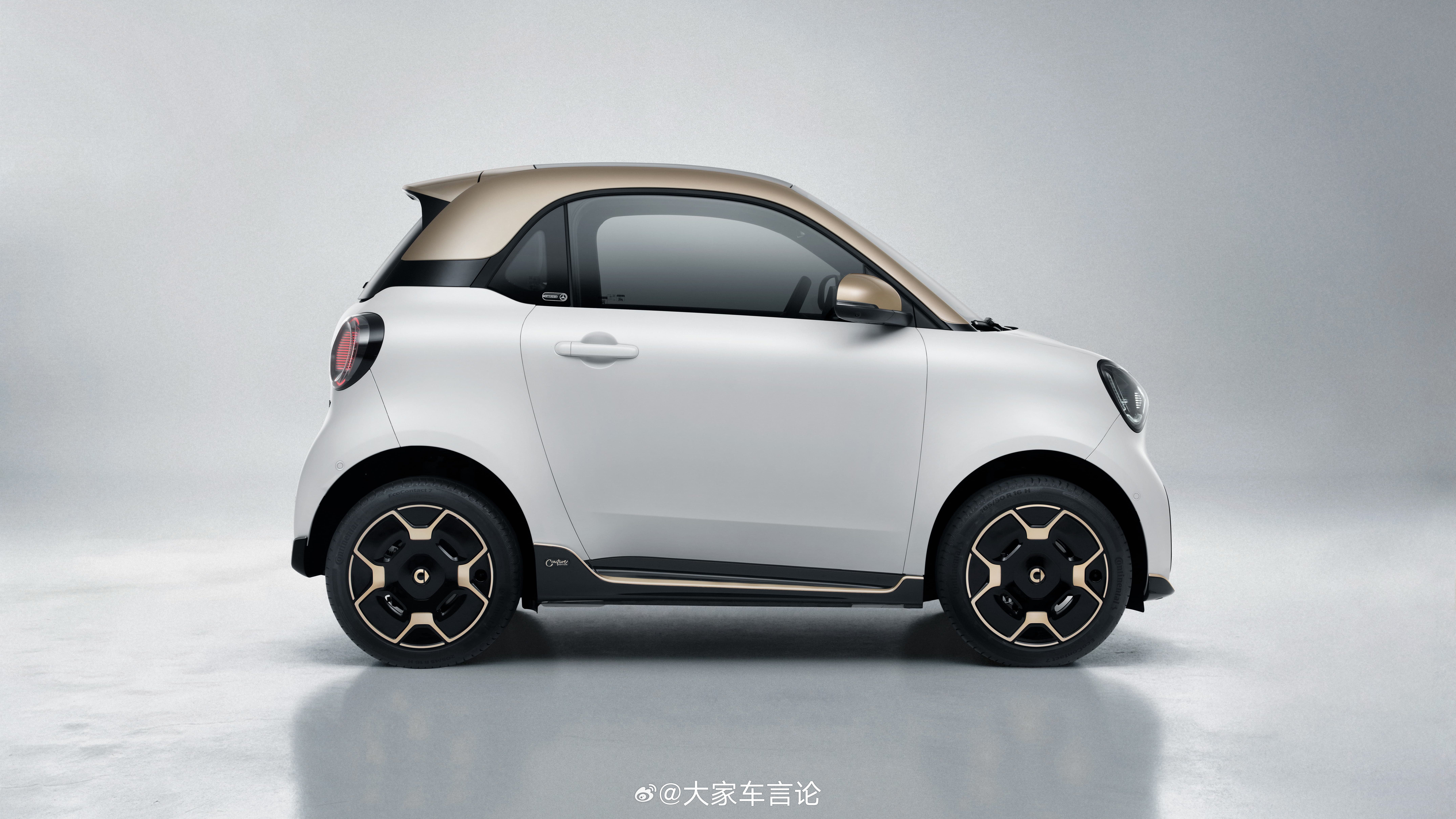 全新smart精灵2号「鎏金高定版」登场，中国区限定999台，售价112999元