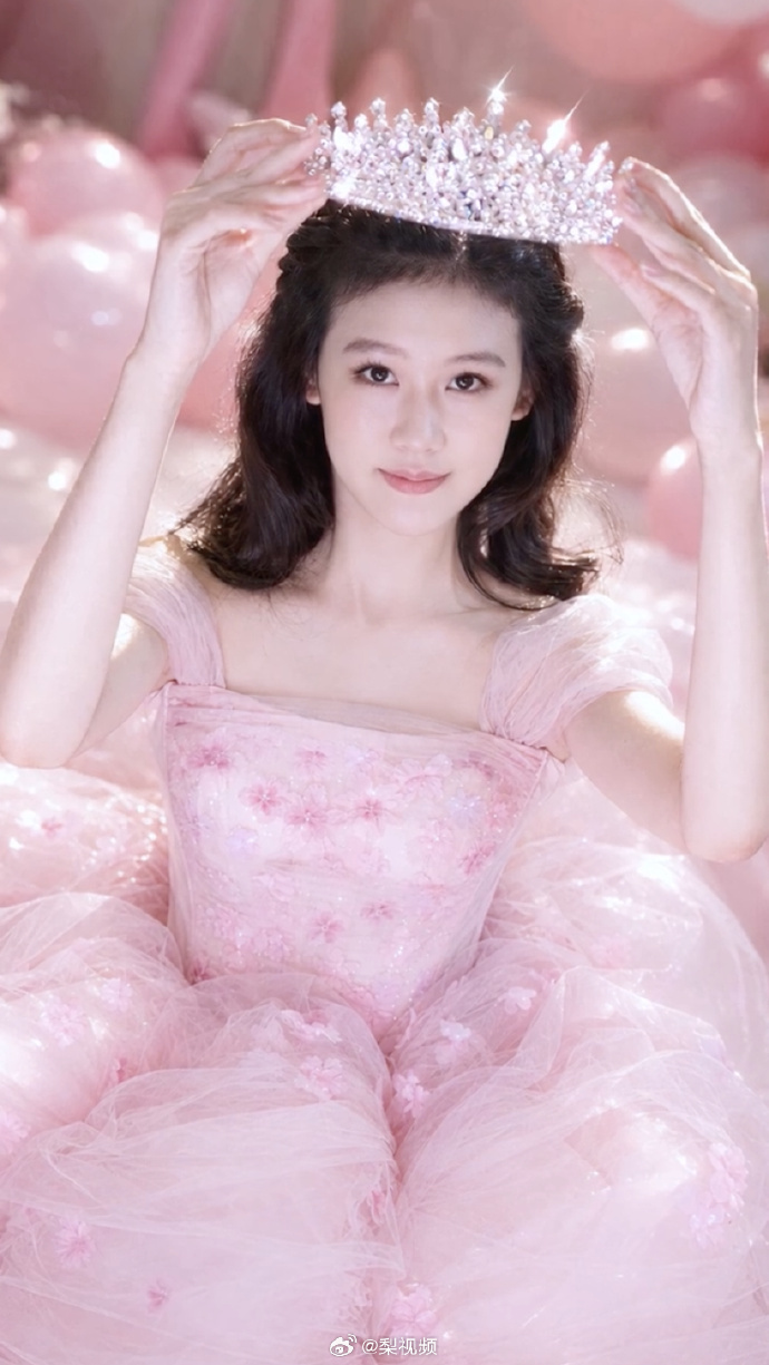 陆毅晒贝儿18岁生日照 跟妈妈一个模子刻出来的[泪奔] ​​​