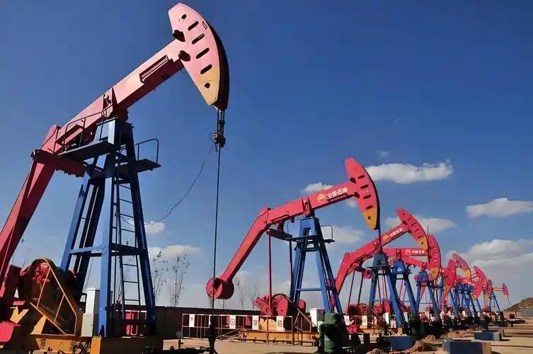 特朗普召集石油巨头开会有何目的 特朗普召集石油巨头开会，目的很明显，就是“推销”