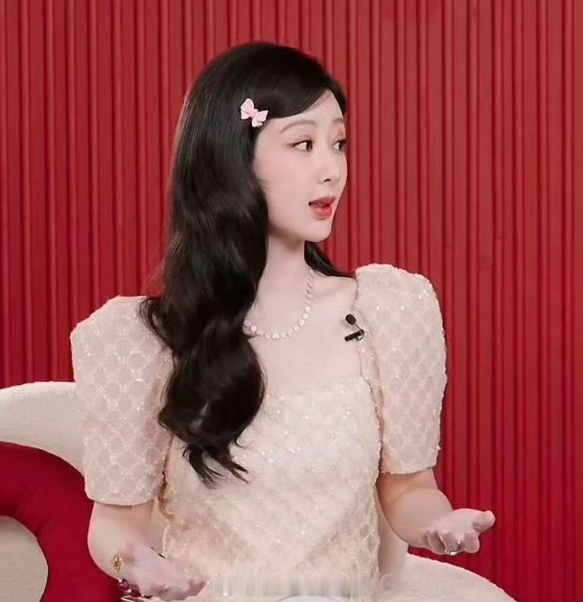 迪丽热巴工作室的审美和杨紫工作室的审美，你会被谁迷倒？杨紫直播