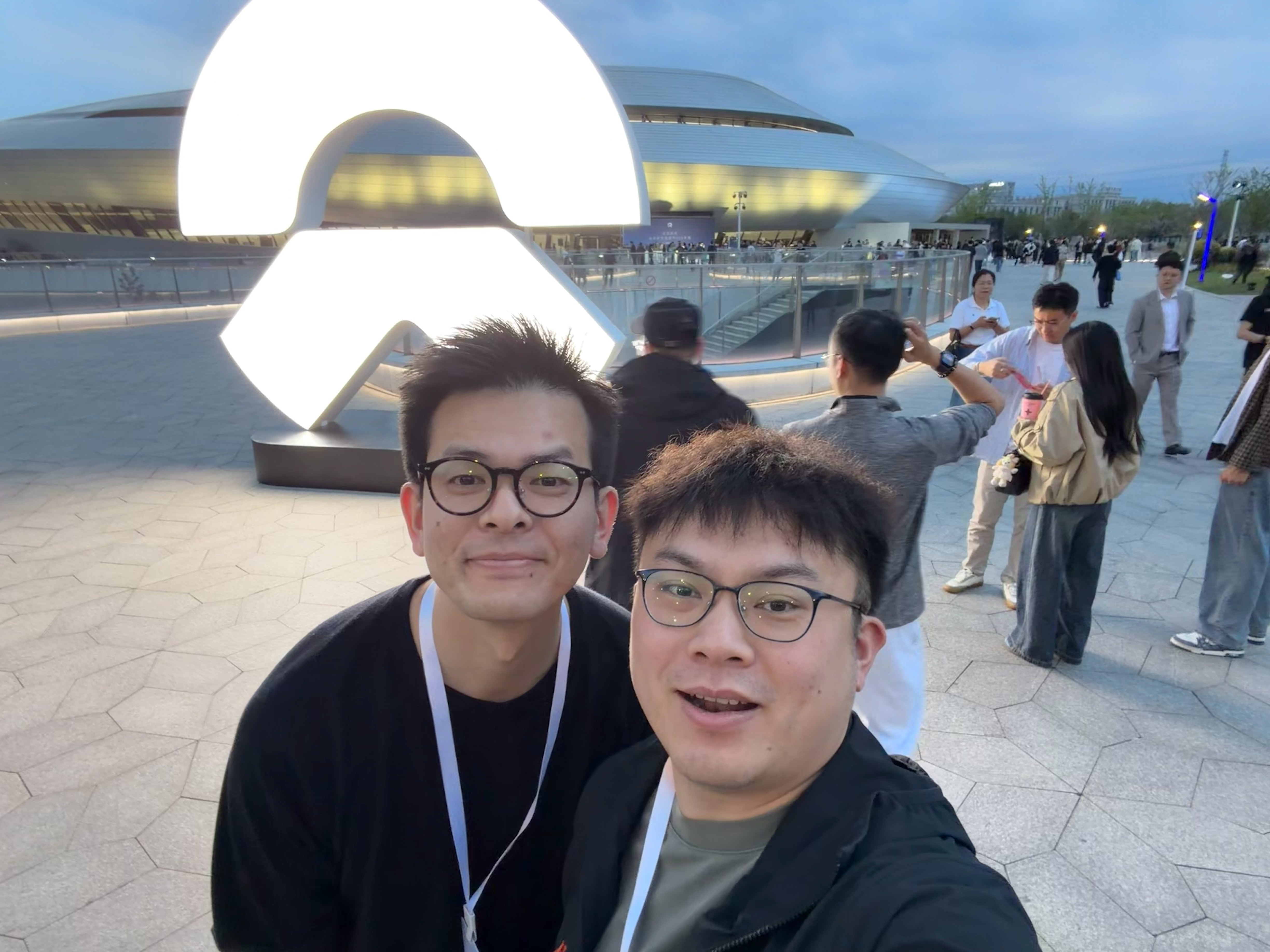 与其一个人独美，不如两个人搞基。