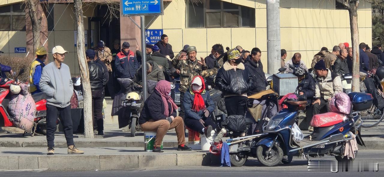 劳动人员市场
工人劳务市场