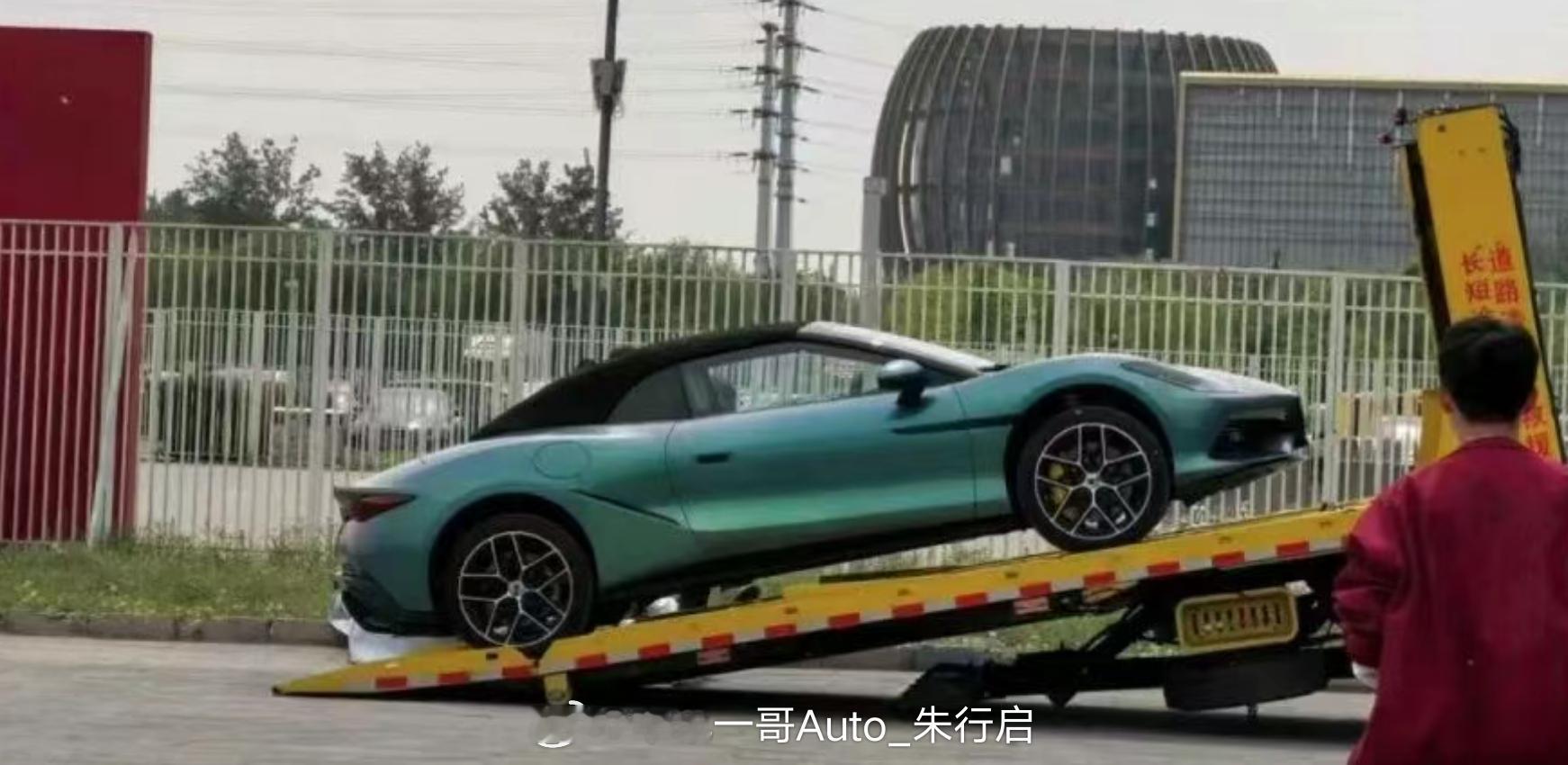 腾势Z敞篷版的实车图曝光这种设计不知道会不会配激光雷达