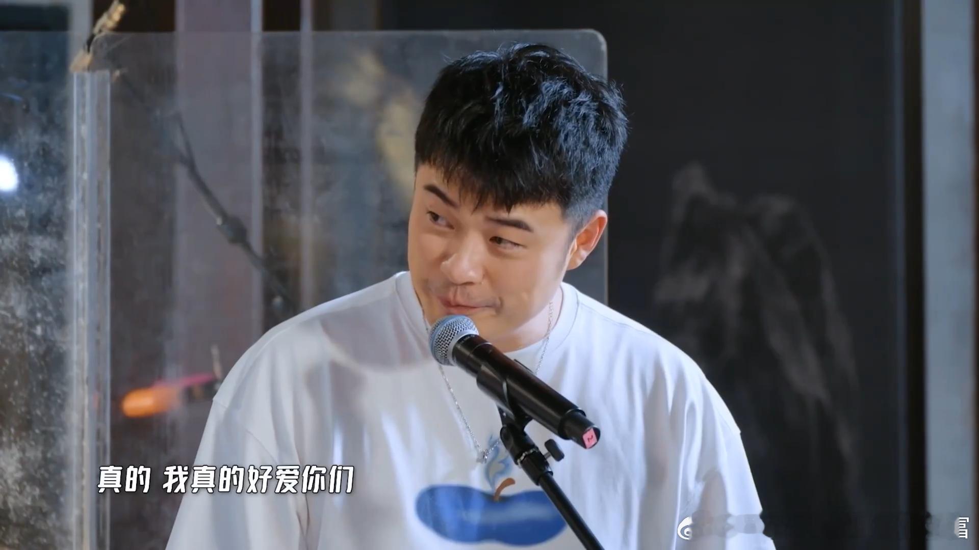 鹿晗五哈哭了嬉笑打闹是日常，红了眼眶才是真心鲜花响起，超鹿赫三人情绪集体爆发，不