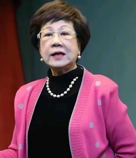 台湾地区前副领导人吕秀莲，近日在接受岛内访谈节目采访时说：“两岸要好好的谈判，到