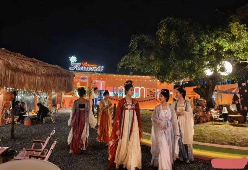 汉服已经渗透到缅北老街市！

这些缅北地区的女子，之前在打仗的时候，没有心思去打