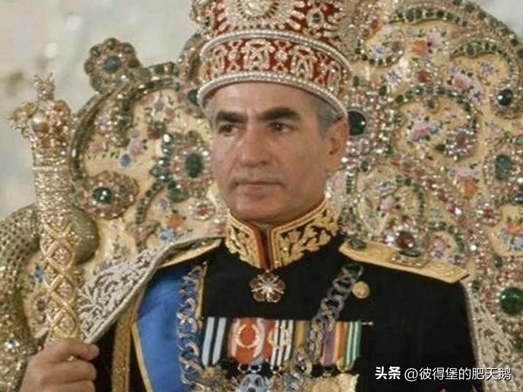 撇开所有争议不谈，仅从审美风格来看，伊斯兰革命确实让伊朗获益匪浅。

革命前的巴