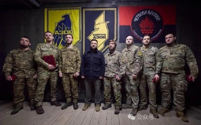 烽火问鼎计划 跟过去一样，泽连斯基总会出现在战斗最激烈的前线，刚刚，泽连斯基视察