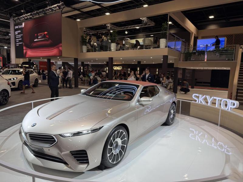 这辆就是上海车展亮相的宝马Skytop，一眼望去，真的太戳心！
 
据说，全球限