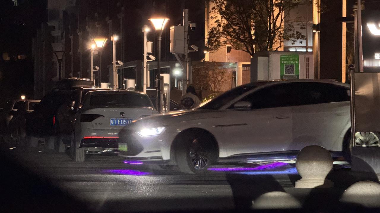 刚去充电，我以为自己进入了极品飞车的世界[捂脸]【来自懂车帝车友圈】