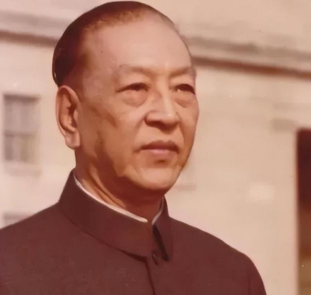 建国后，陈明仁见到了耿飚，对他说，当年打赌，你赢了，我输了，我请客。
 
两人同