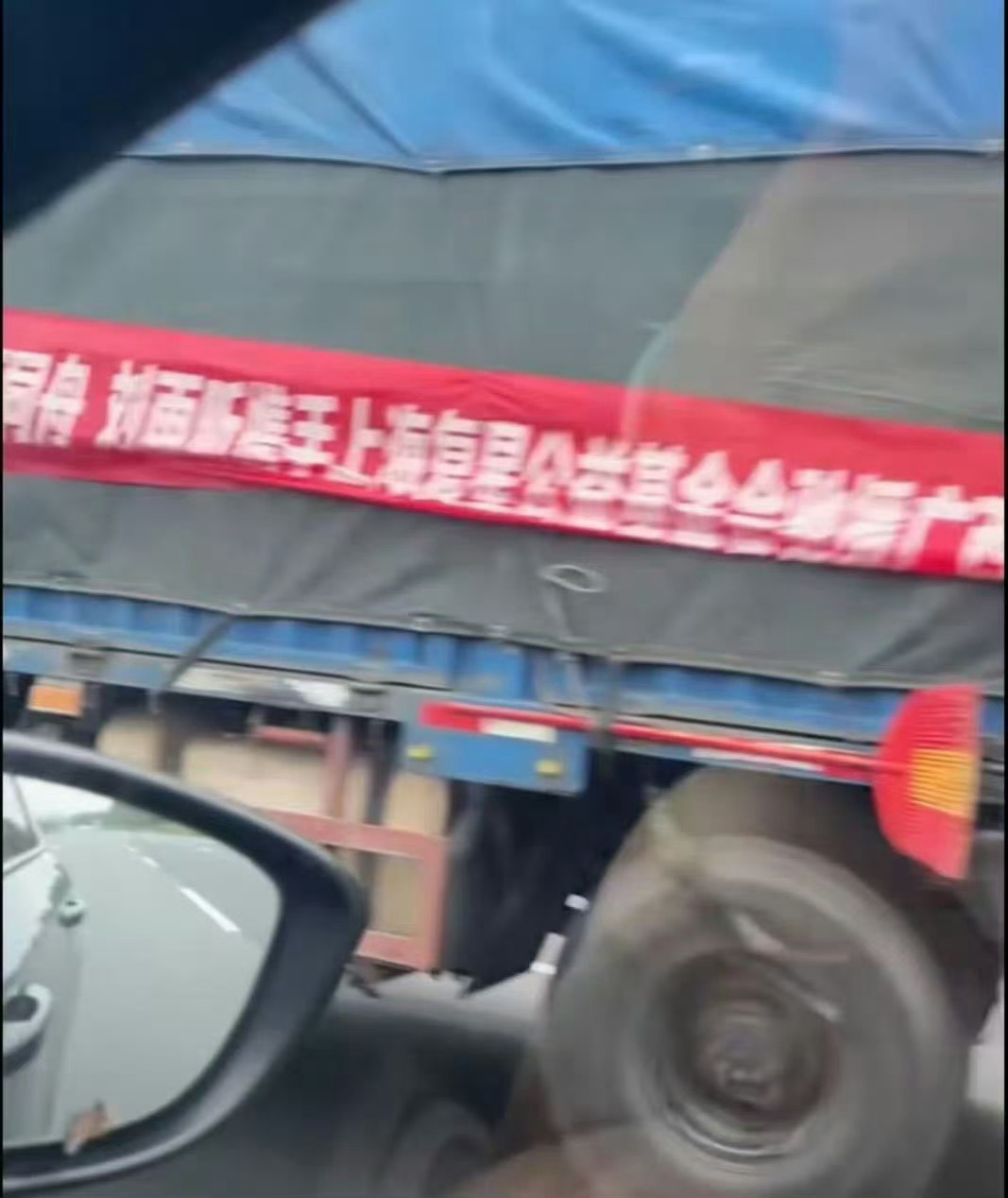 刘雨昕向广西捐赠物资 又是默默做公益的刘雨昕～有人偶遇拍下了刘雨昕驰援广西的物资