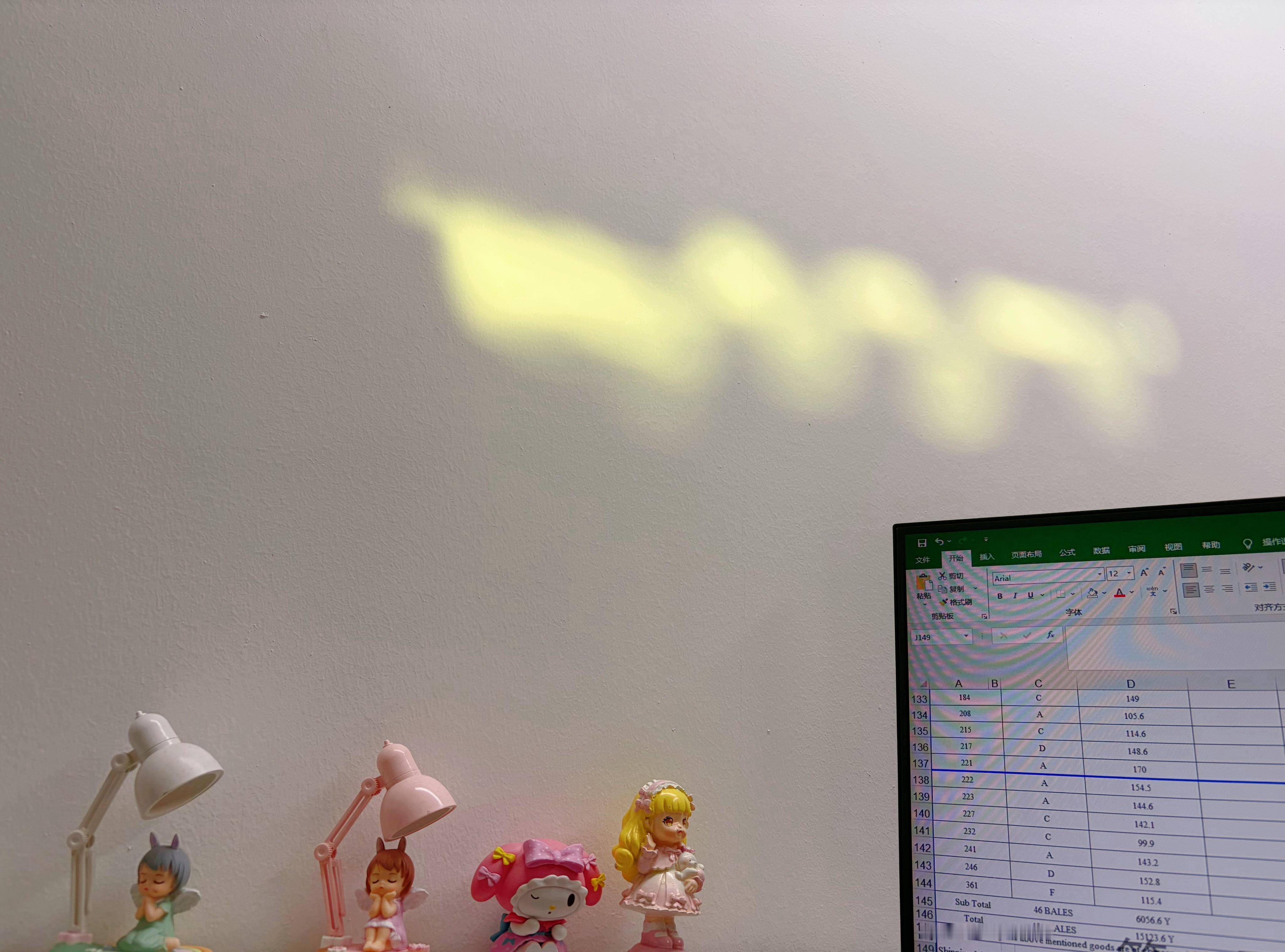 抬头，看到墙上的阳光☀️ ​​​