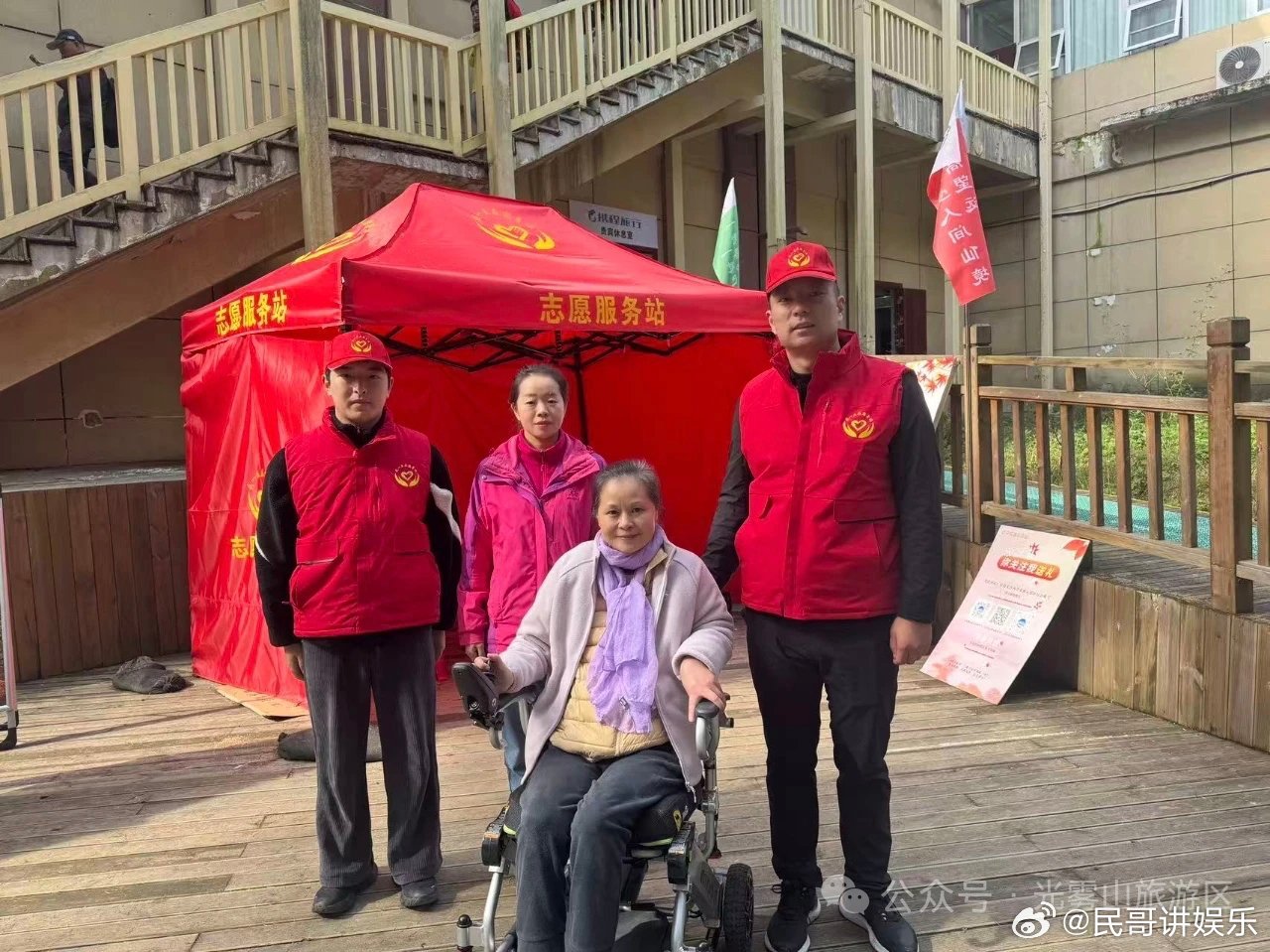 在光雾山看见可触摸的暖意在光雾山风景和服务都带着温度 层林尽染的光雾山，是秋天最