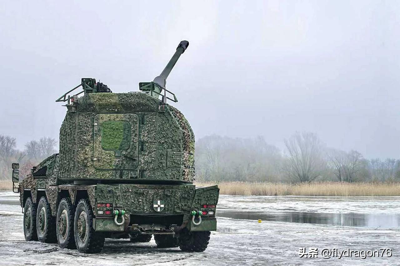 🚚🇬🇧 英国将接收新型 RCH 155 自行榴弹炮

德国莱茵金属公司已获