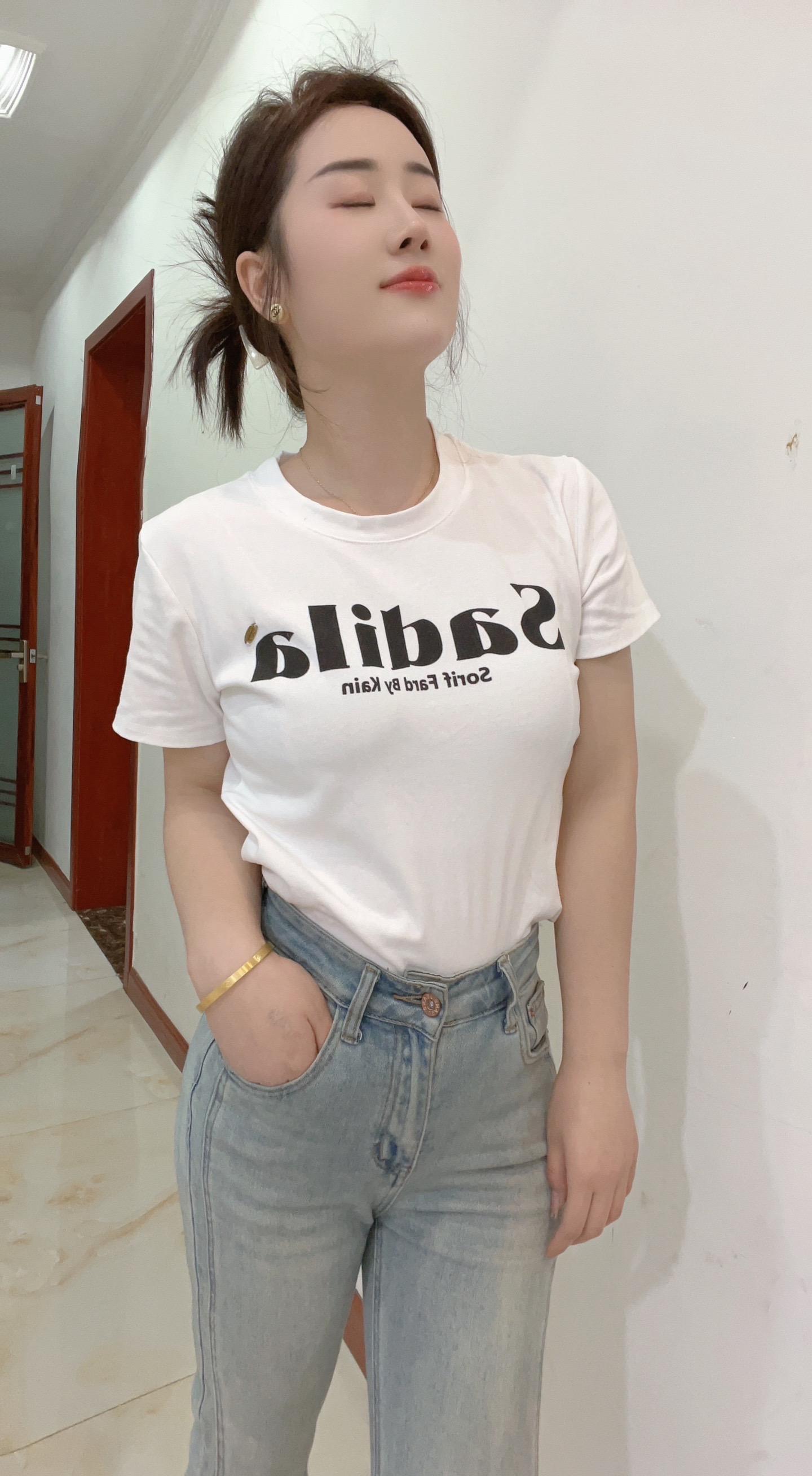 在乎你的人，不会把你多冷落；心里有你的人，不会让你多寂寞；把你惦记的人，怎会忍住不联络？