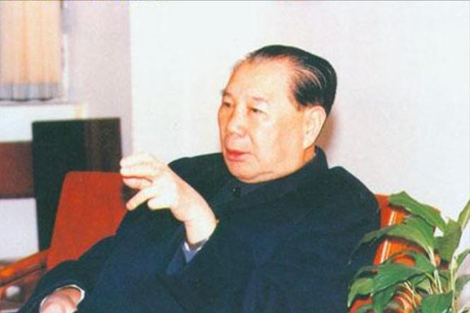 杨成武上将一生深知，抗战的胜利离不开老百姓的支持。晚年担任中国老区建设促进会会长