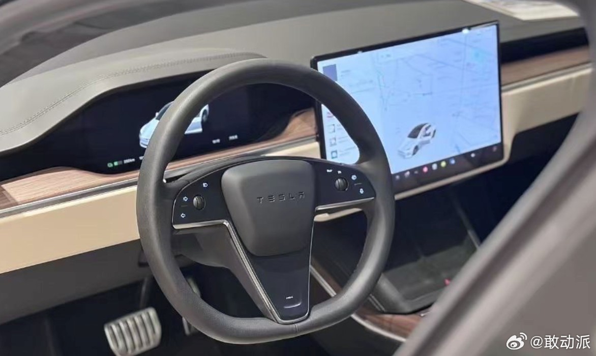 特斯拉宣布停产Model S/X，砍掉旗舰线，与国内车企扎堆冲高形成鲜明反差。停