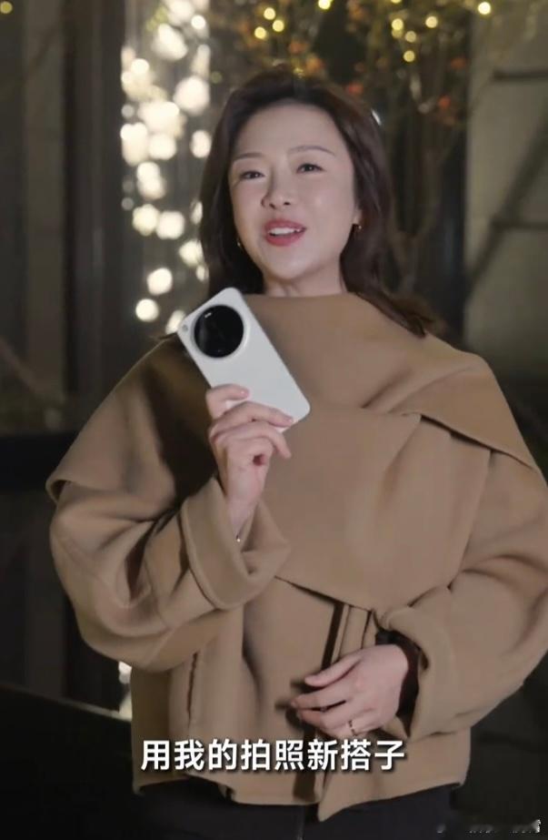 许斐晒的这台应该就是白色款小米17 Ultra，包括之前曝光的海报，应该还会有个