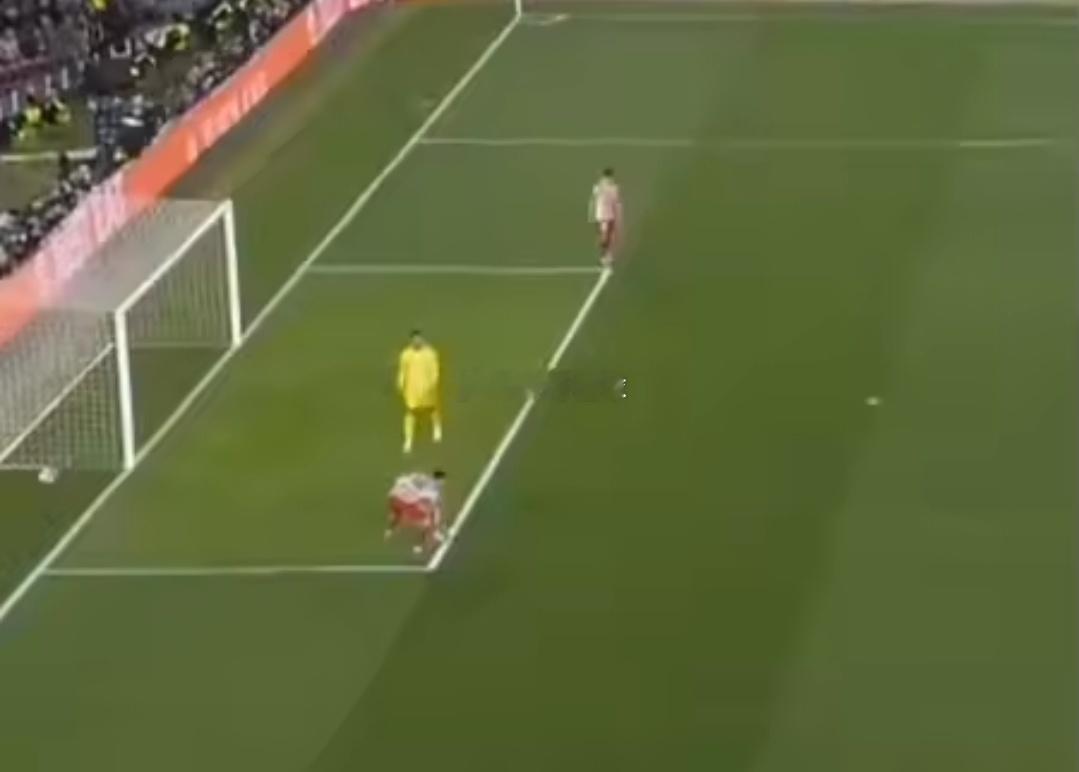 巴萨0比2马竞裁判专家：普比尔禁区手球必判点球，如此误判是巨大丑闻今凌晨欧冠1/