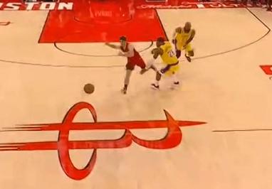 詹姆斯一防一攻，帮助湖人101-101将火箭拖入加时大战
北京时间4月25日，湖