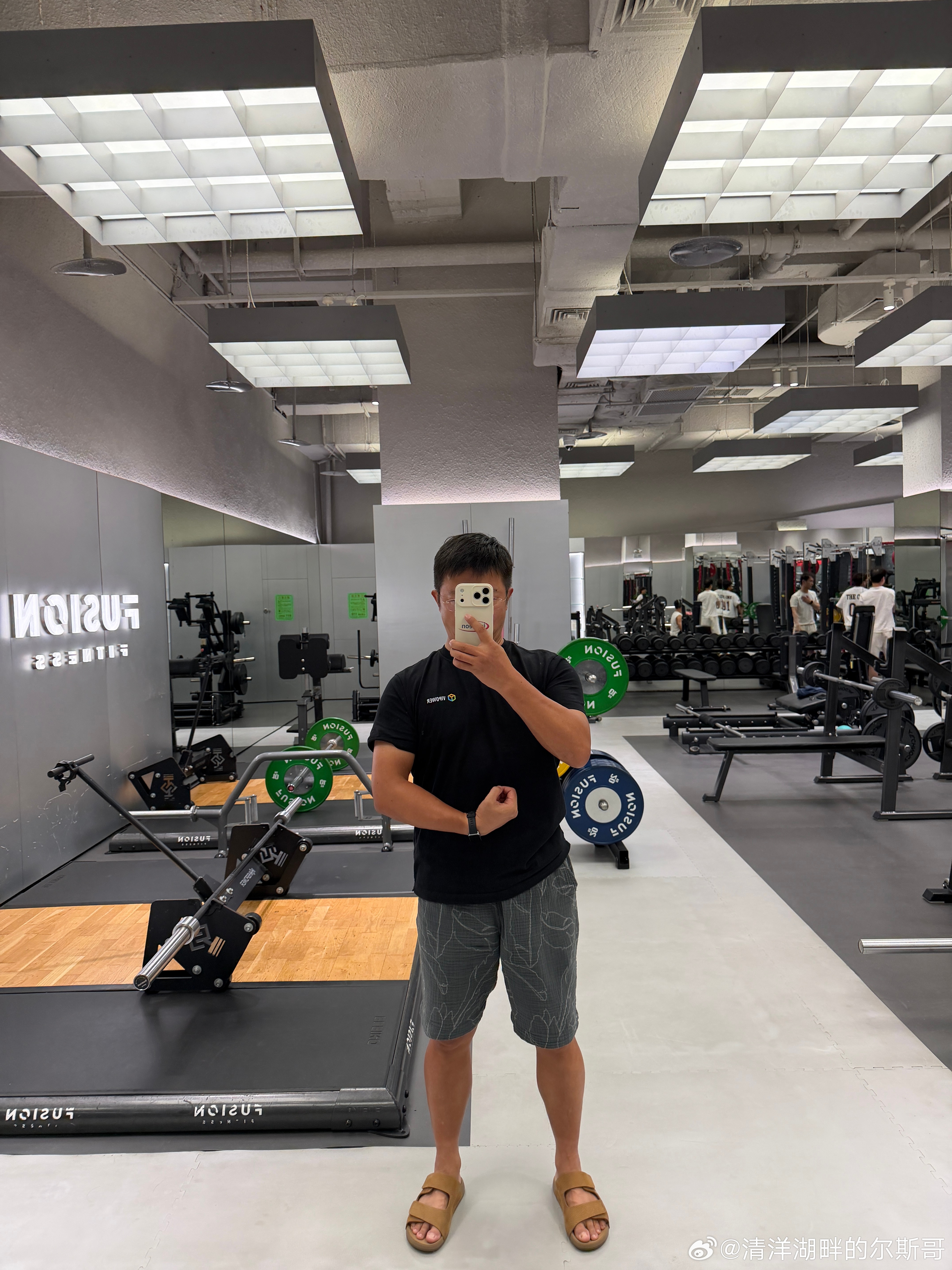 打高尔夫一晃快五年，到今年十月一号，算下来整整五年没有系统性健身。晚饭后在附近散