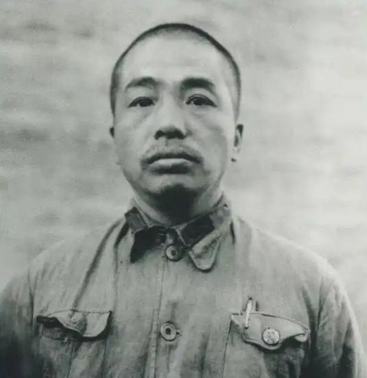 1935年，红军经过草地，彭德怀含泪将重伤的外甥托付给藏民家中，留下250块大洋