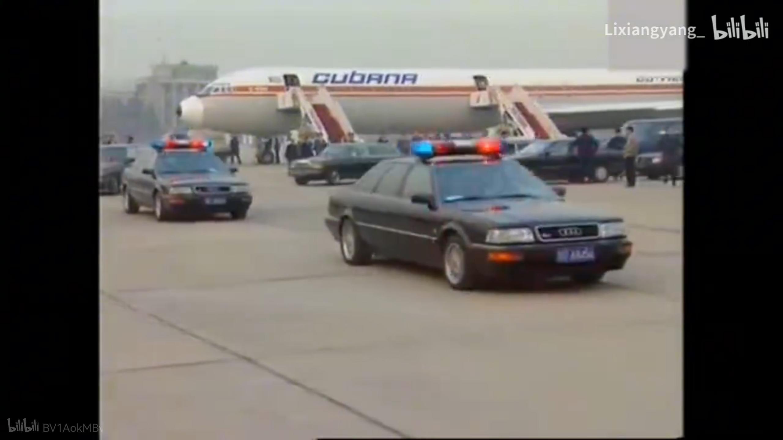 特殊车辆 网上看到了一个视频 1995年卡斯特罗访华 当时的开道车是奥迪V8 也