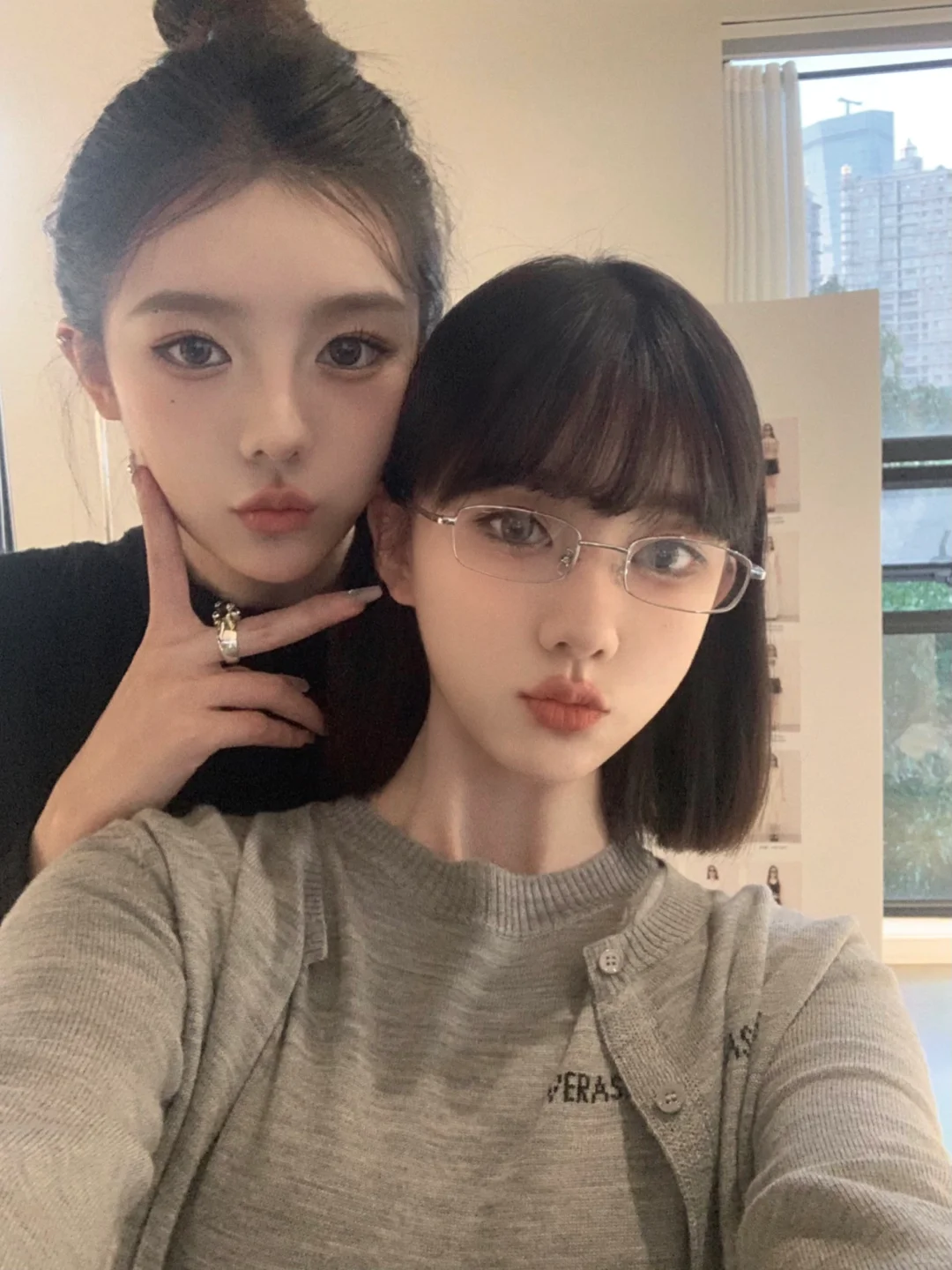 👱🏻‍♀️👩🏻‍🦳
