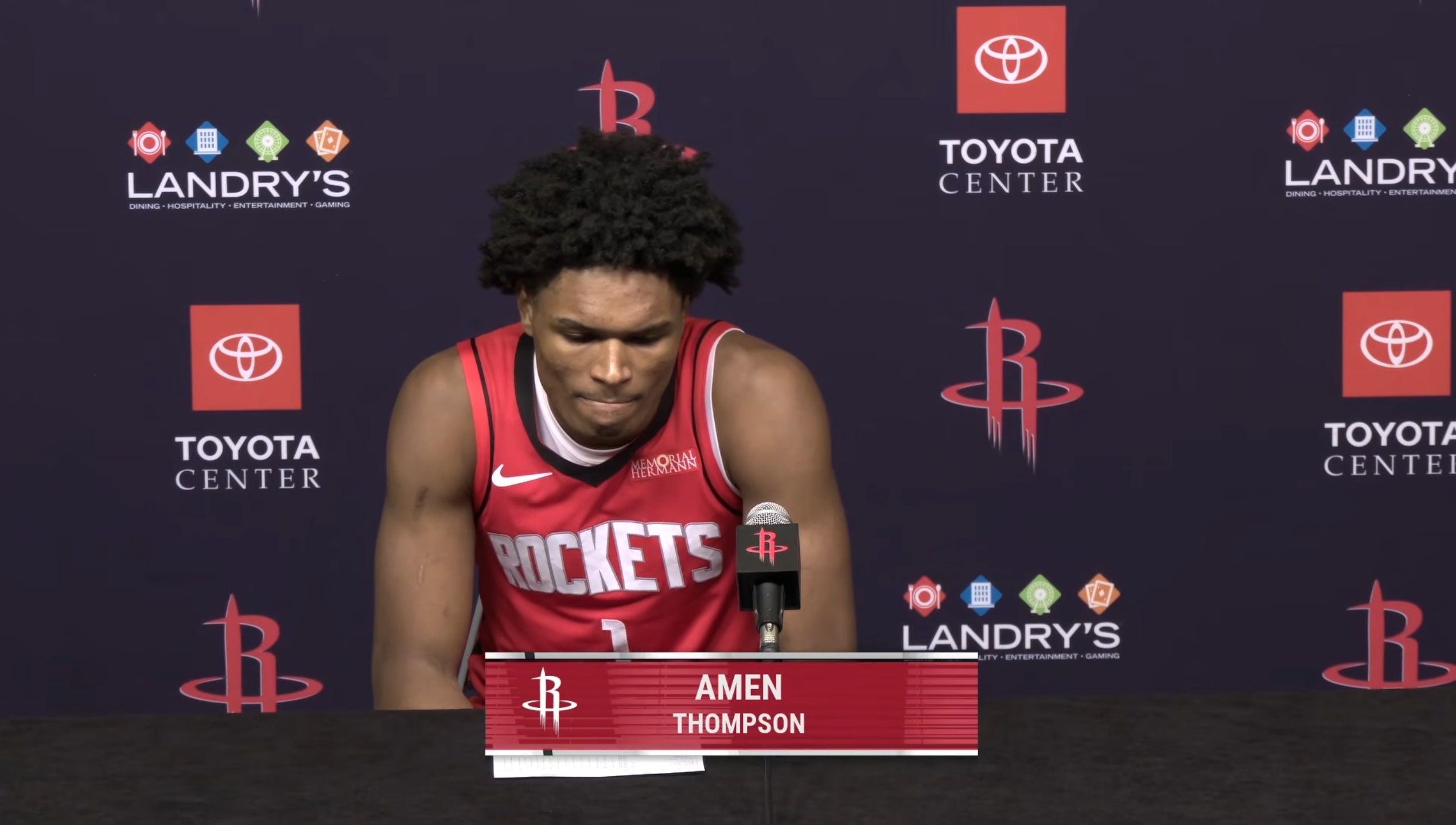 记者：感觉你们今晚真的把防守转化成了进攻。你觉得在这方面做得最棒的地方是什么？阿