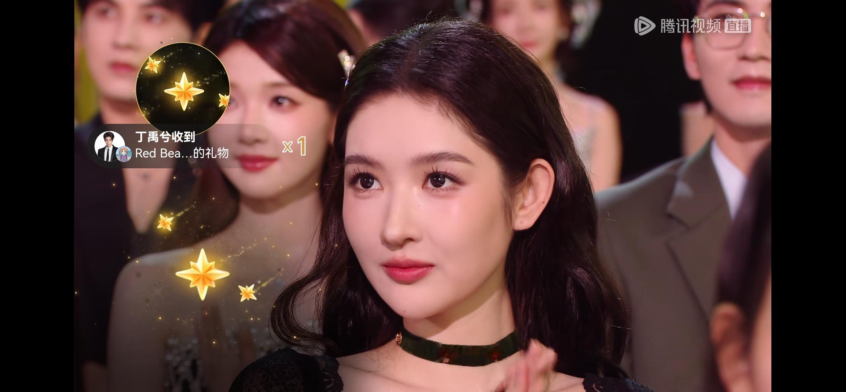 昨晚看直播的时候，王玉雯的眼妆我印象深刻，又干净又神采奕奕的 