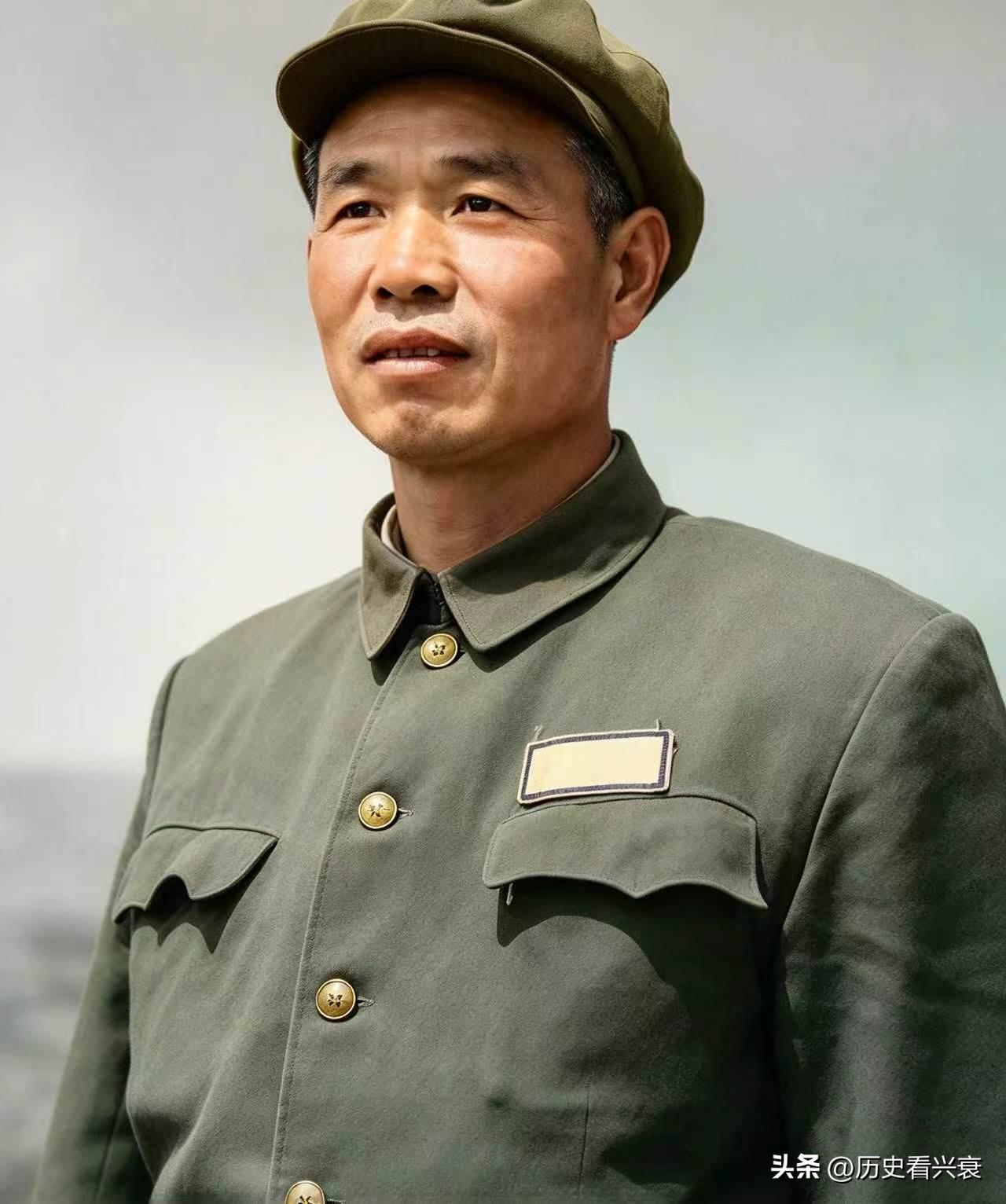 1942年延安，毛泽东问郝克勇：“你舅舅家姓什么？”答：“姓范。”毛说：“那就叫