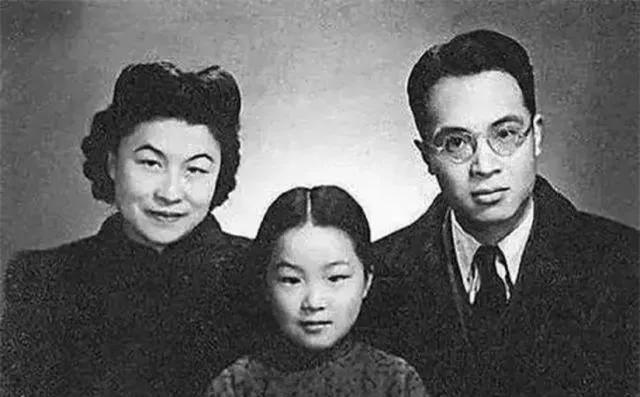 1973年的一天，钱锺书和杨绛的女儿钱瑗被邻居骂作“寡妇”。杨绛冲上去想为女儿讨